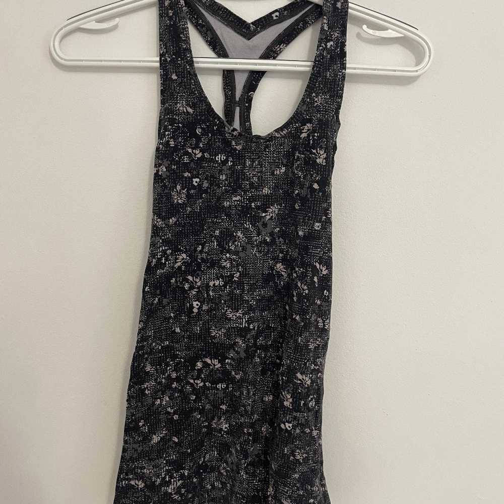 Lululemon tank top